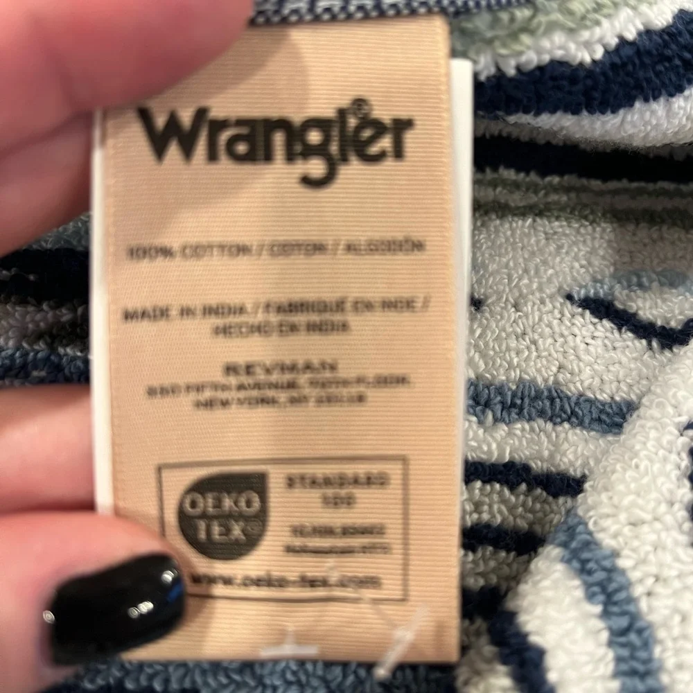 Wrangler Set of 2 bath towels and 2 Hand Towels with Blue and Green Accents